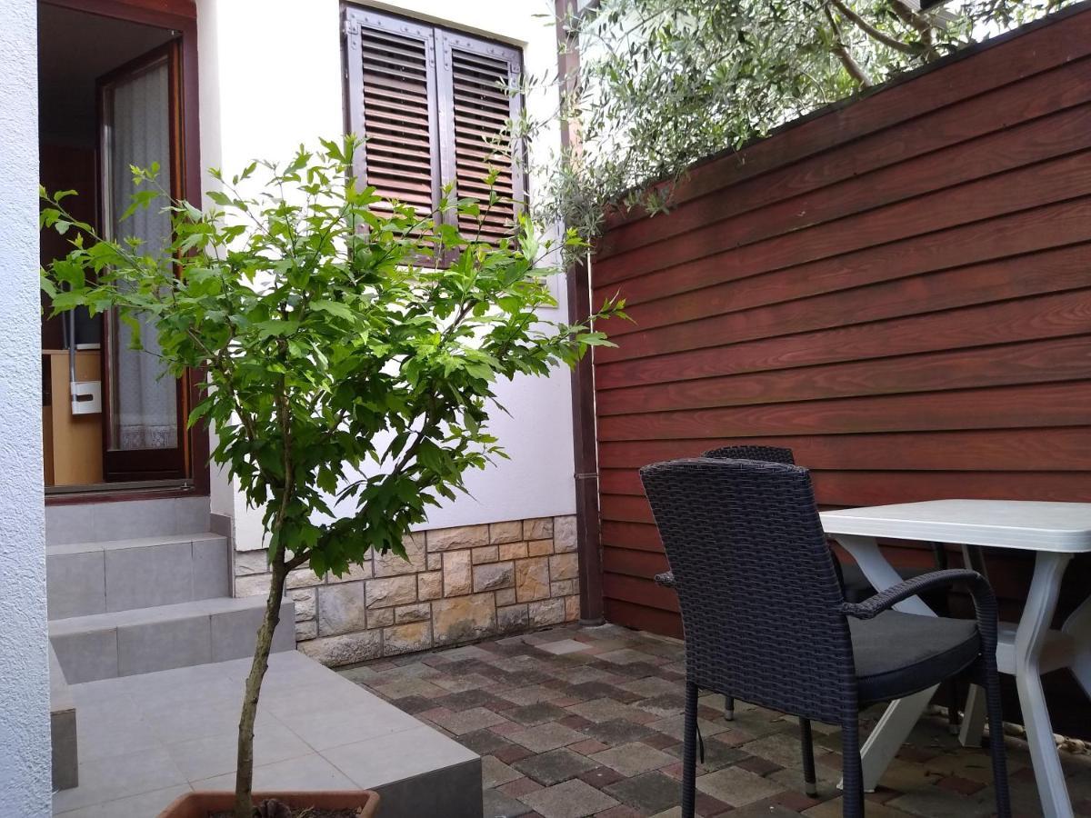 For 2 * Umag